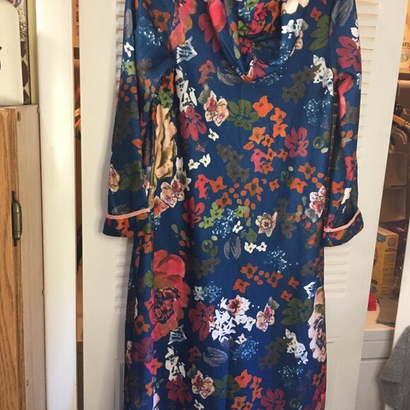 MissLook  Hooded Robe button front sz m chest 38 and 46" long brushed fleece - Picture 2 of 5